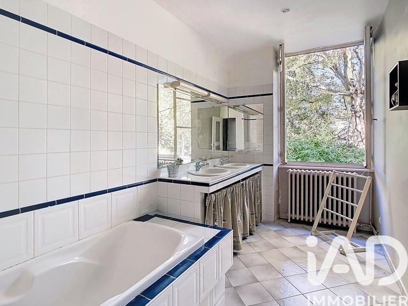 Maison - 465 m² - 12 pièces