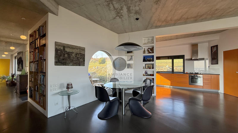 Maison - 241 m² - 8 pièces