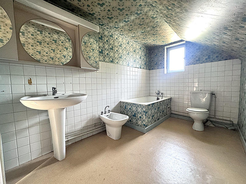 Maison - 144 m² - 8 pièces