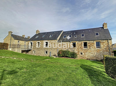 Maison - 1 014 m² - 34 pièces