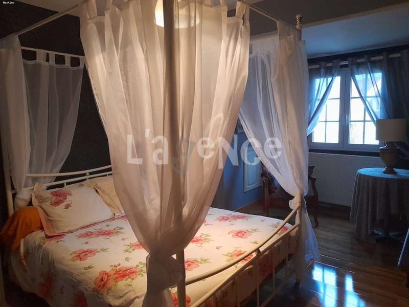 Pavillon - 250 m² - 7 pièces