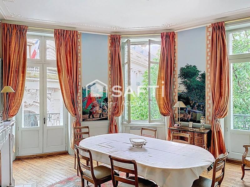 Appartement - 180 m² - 6 pièces