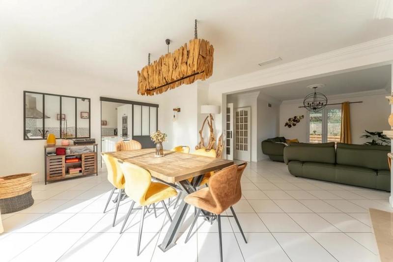 Maison - 232 m² - 8 pièces