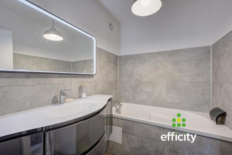 Appartement - 97 m² - 5 pièces