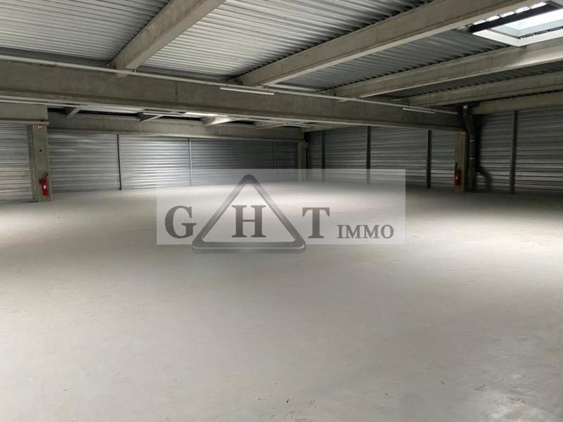 Entrepôt - 4 606 m²