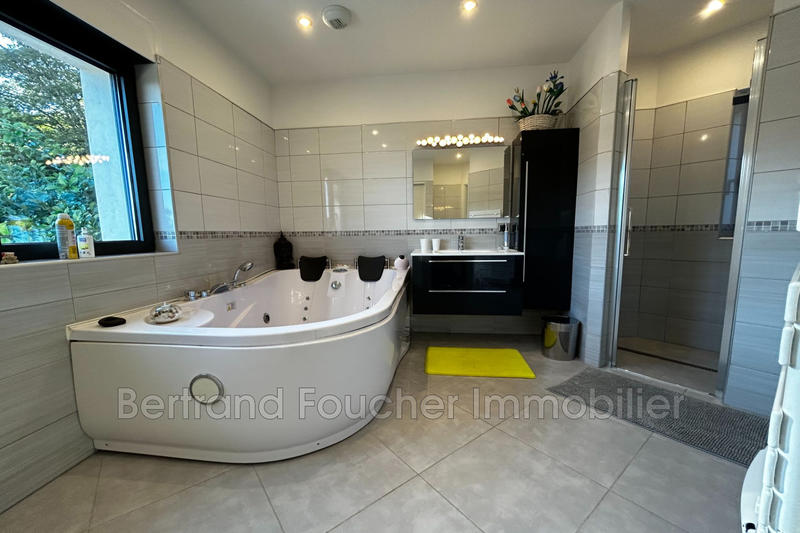 Propriété - 220 m² - 7 pièces