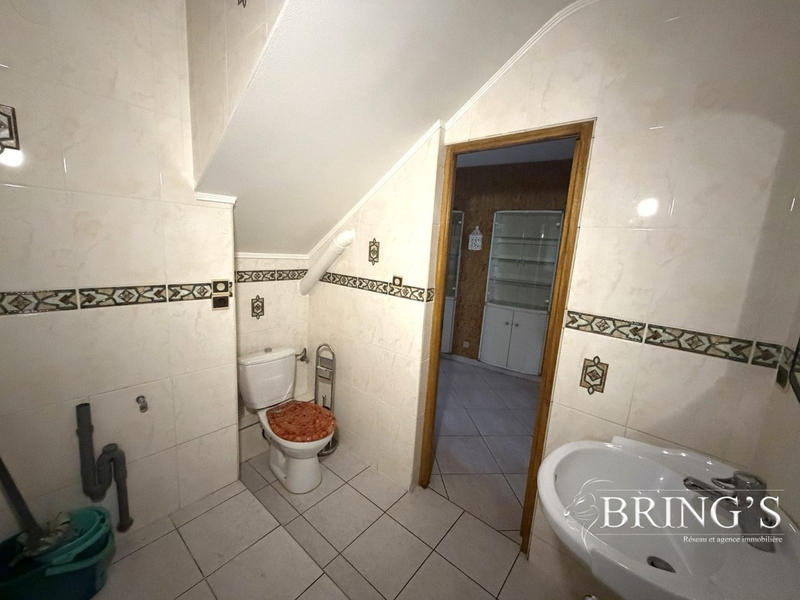 Maison traditionnelle - 202 m² - 7 pièces