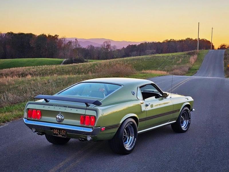 Ford Mustang fastback mach1 code R