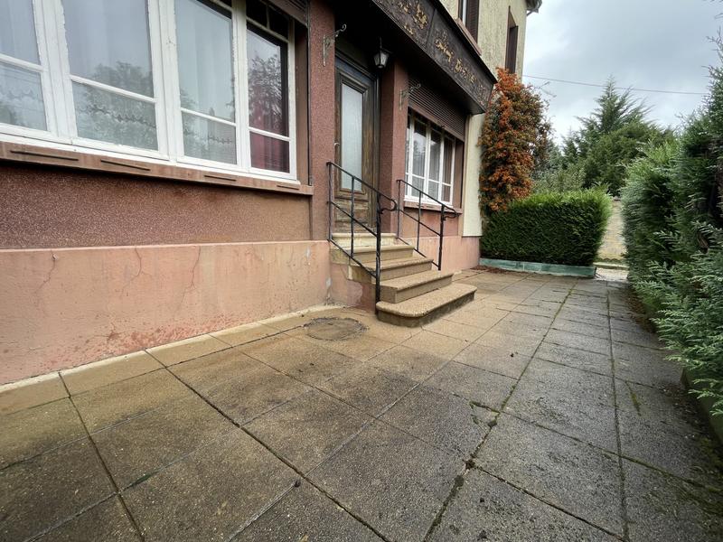 Maison traditionnelle - 184 m² - 11 pièces