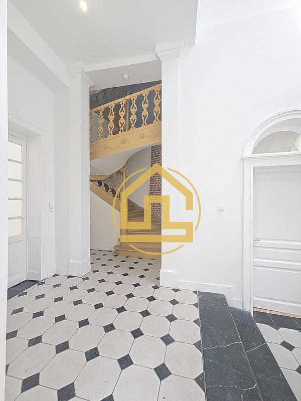 Appartement - 177 m² - 6 pièces