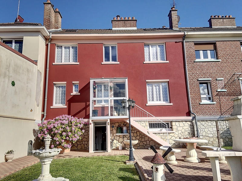 Maison - 106 m² - 8 pièces