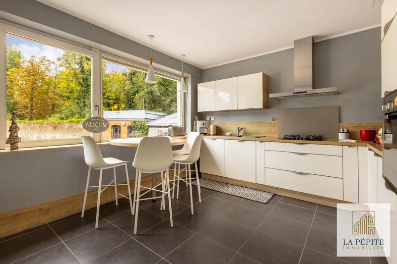 Maison - 275 m² - 7 pièces