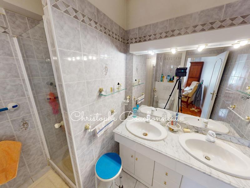 Maison - 296 m² - 17 pièces