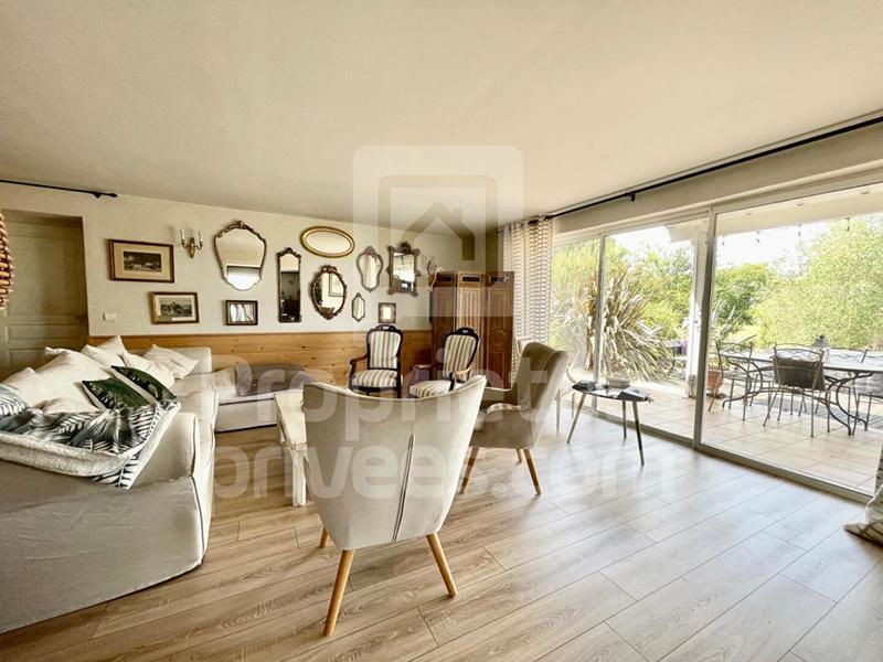 Maison - 210 m² - 7 pièces