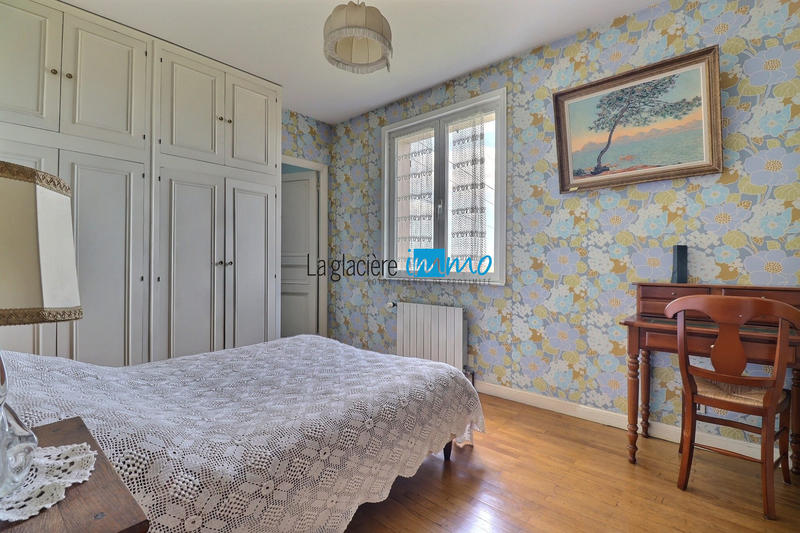 Maison - 222 m² - 9 pièces