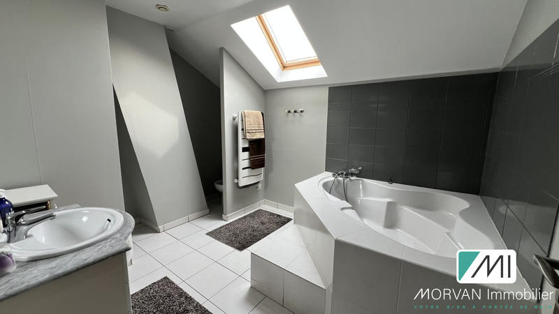 Maison - 240 m² - 7 pièces