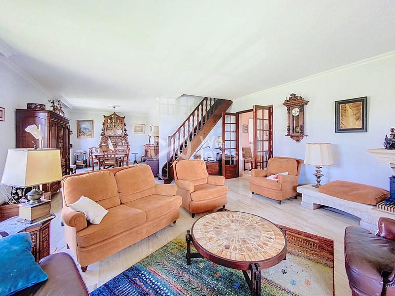 Maison - 226 m² - 6 pièces