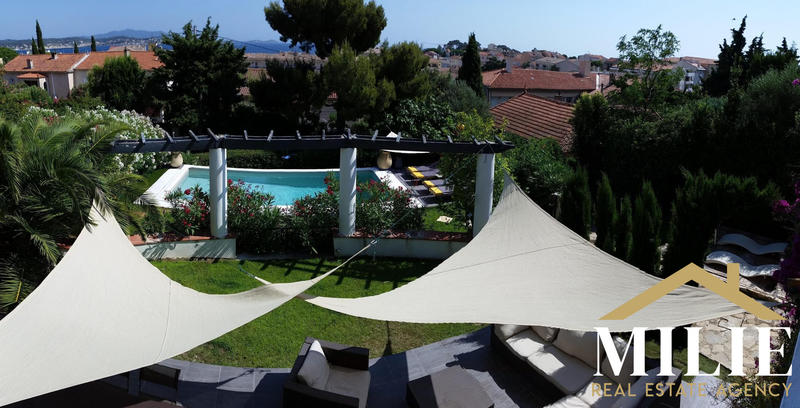 Villa - 245 m² - 7 pièces