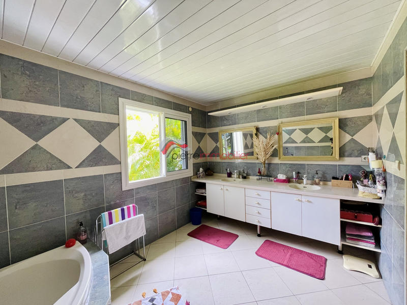 Maison - 167 m² - 6 pièces