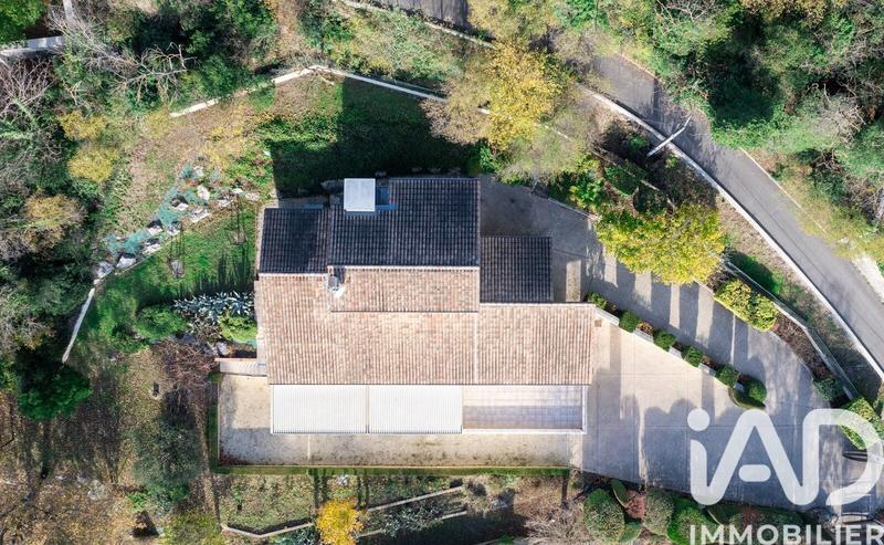 Maison - 235 m² - 8 pièces