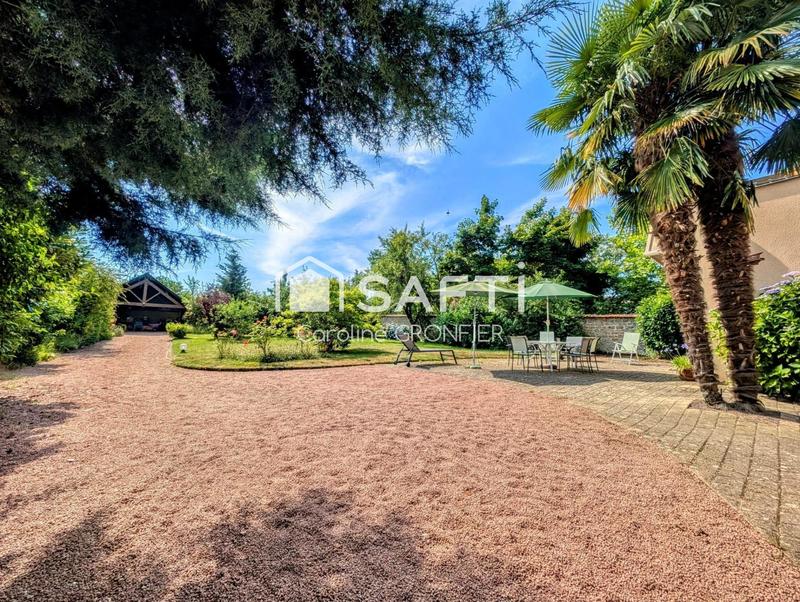 Maison - 208 m² - 10 pièces