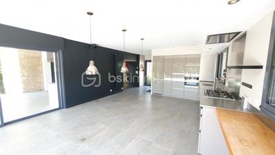 Maison - 210 m² - 10 pièces