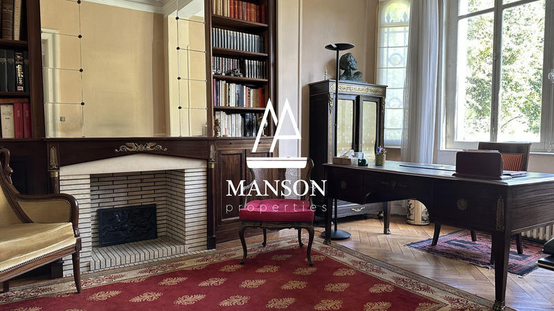 Maison - 250 m² - 8 pièces