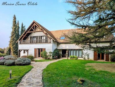 Maison - 320 m² - 11 pièces