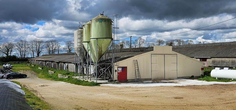 Local d'activité / Entrepôt - 2 400 m² - 2 pièces