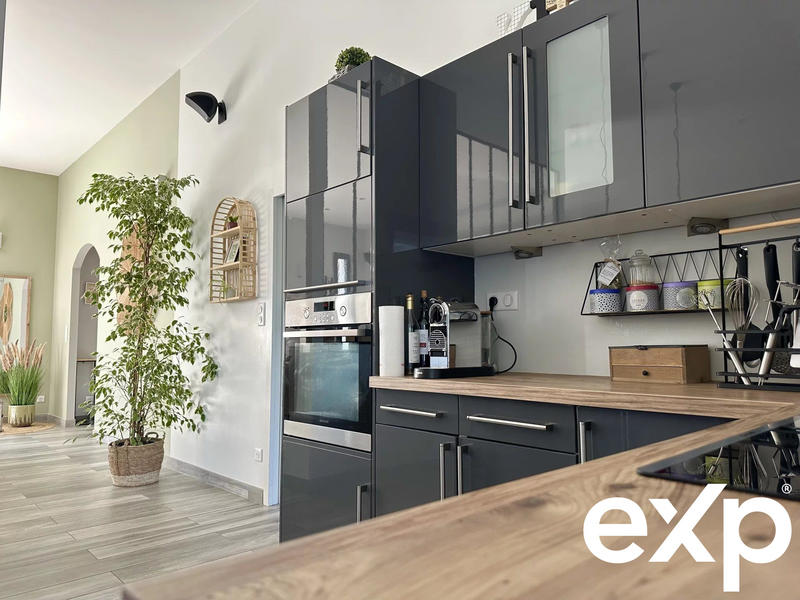 Villa - 187 m² - 13 pièces