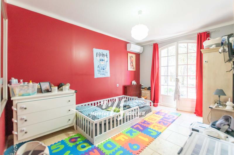 Maison - 300 m² - 15 pièces