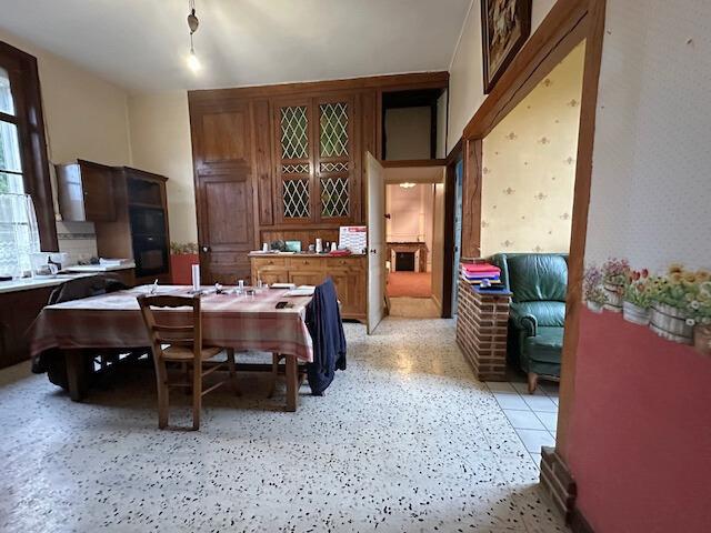 Maison - 242 m² - 7 pièces