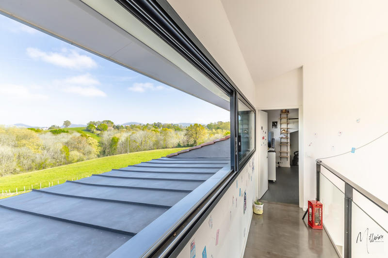 Maison contemporaine - 320 m² - 7 pièces