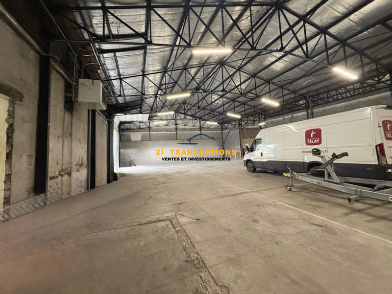 Local d'activités - 1 975 m²
