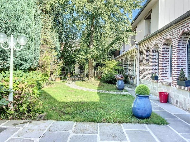 Demeure - 352 m² - 8 pièces