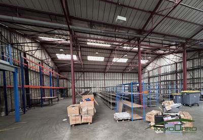 Entrepôt - 933 m²