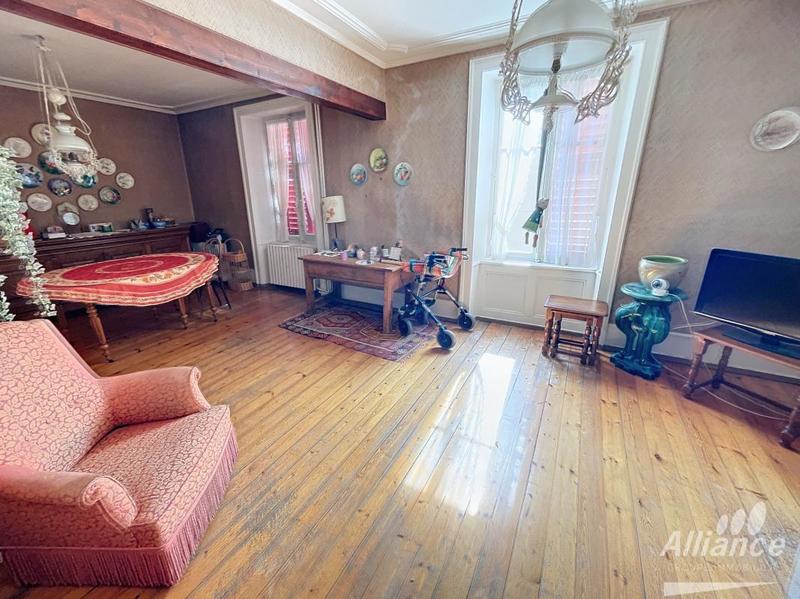 Maison - 220 m² - 10 pièces