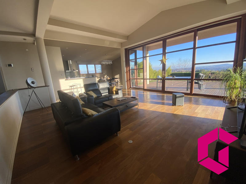 Maison - 174 m² - 5 pièces