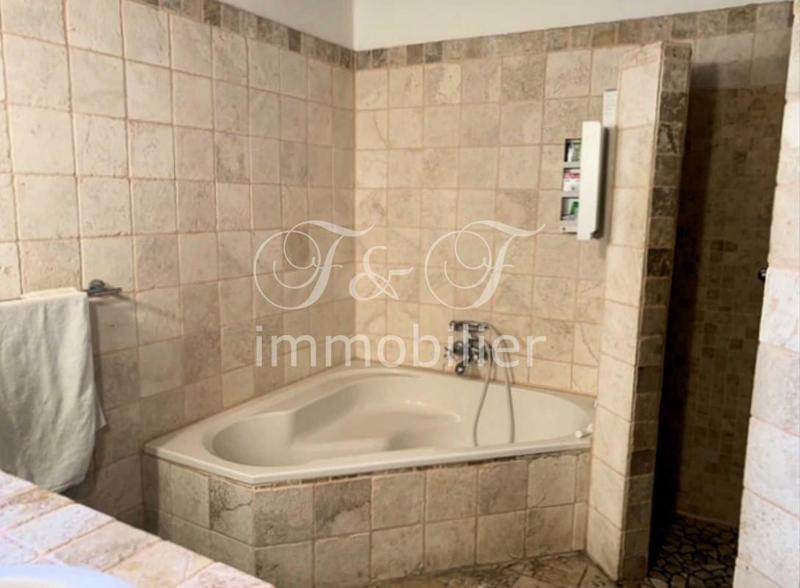 Propriété - 550 m² - 17 pièces