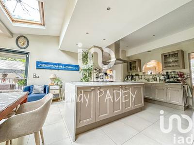 Maison - 220 m² - 9 pièces