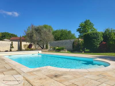 Propriété - 210 m² - 11 pièces