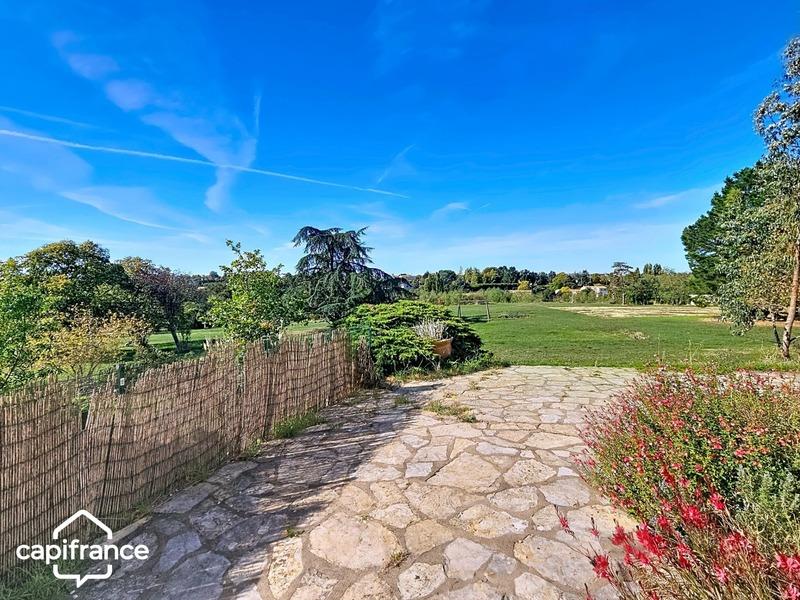 Maison - 449 m² - 18 pièces