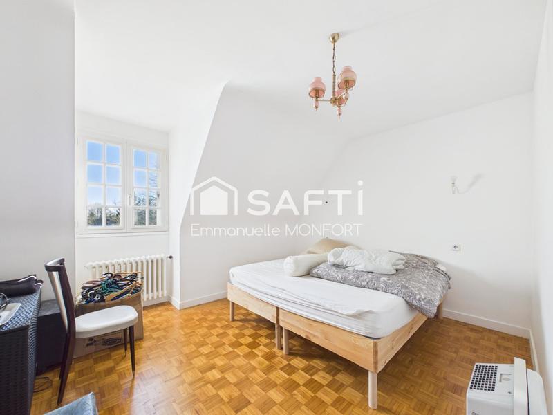 Maison - 250 m² - 11 pièces