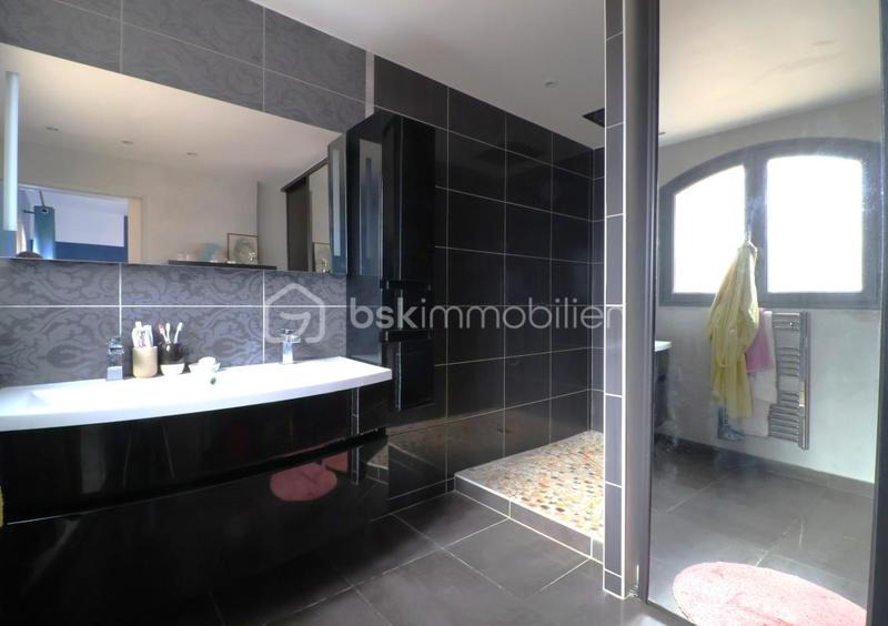 Villa - 225 m² - 10 pièces