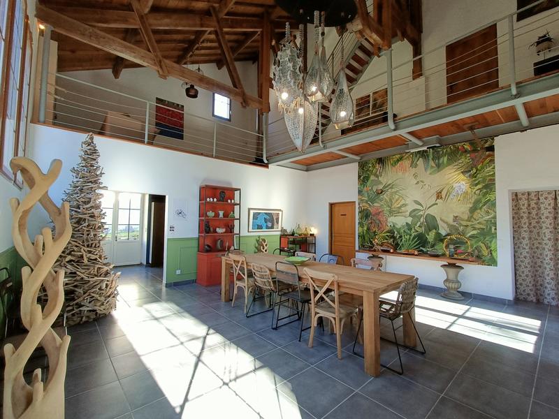 Maison - 575 m² - 16 pièces