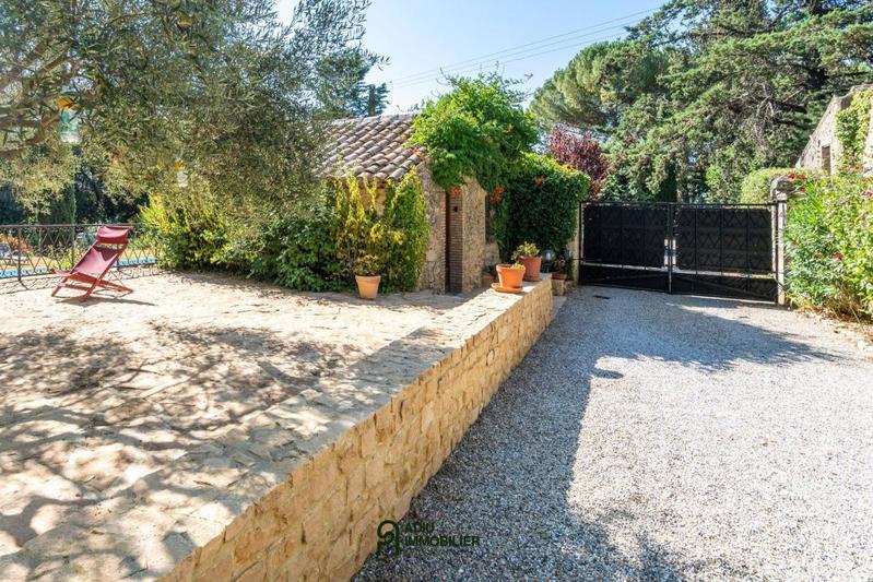 Mas - 400 m² - 15 pièces