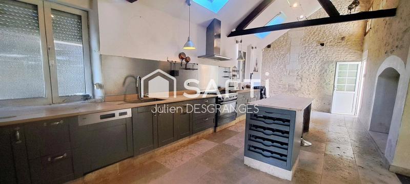 Maison - 215 m² - 8 pièces