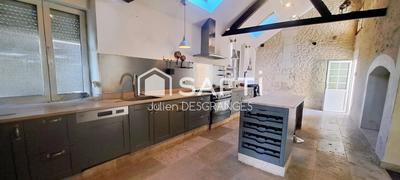 Maison - 215 m² - 8 pièces