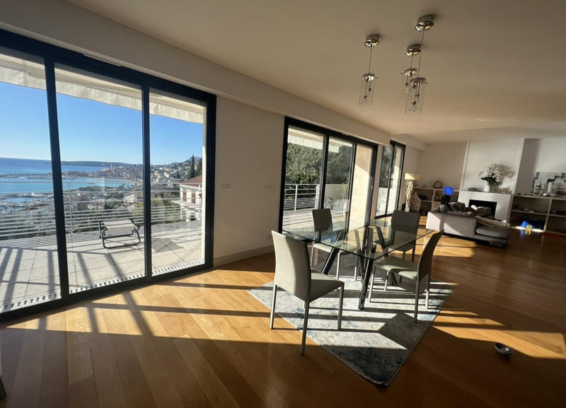 Villa - 208 m² - 6 pièces