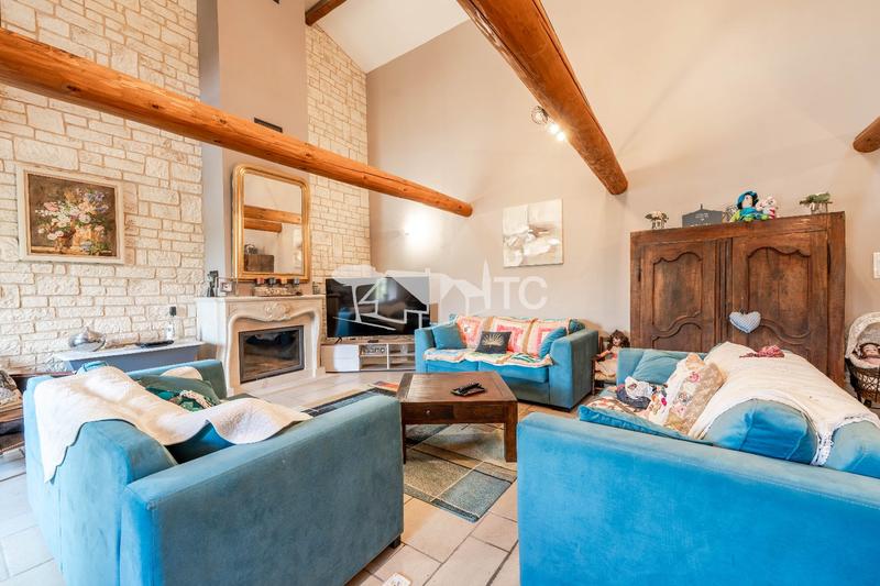 Maison - 244 m² - 7 pièces